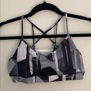 Alo Yoga sports bra size M